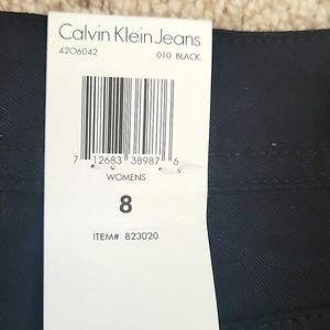 NWT Calvin Klein Skinny crop size 8